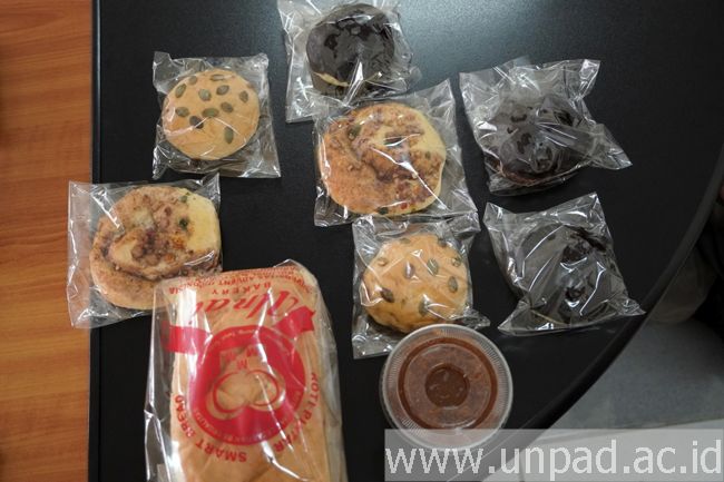 Antioksidan pada roti jahe merah mampu membantu mengendalikan efek negatif dari radikal bebas, memperkuat imunitas, hingga memberi efek positif terhadap berat badan dan lingkar perut. (Foto: Dadan Triawan)